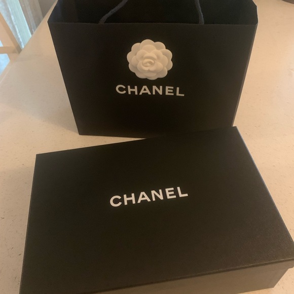 Chanel Black Quilted Loafers - Picture 3 of 11